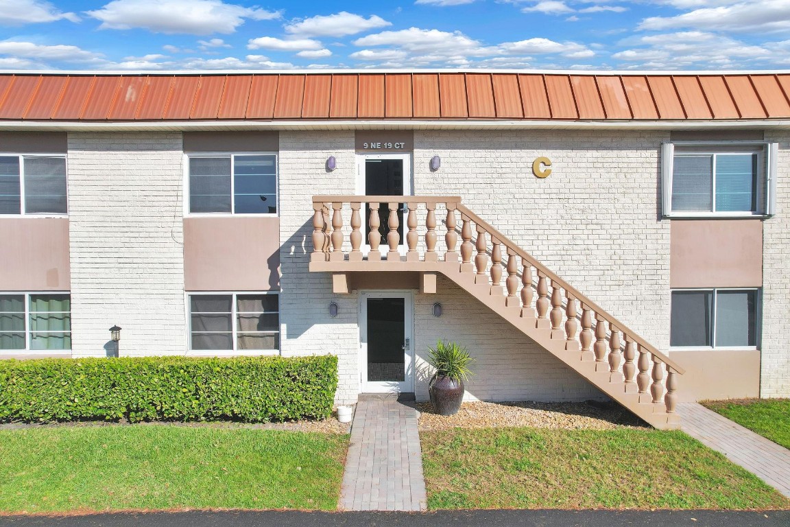 MANOR GROVE VILLAGE NO 1 - Residential Lease