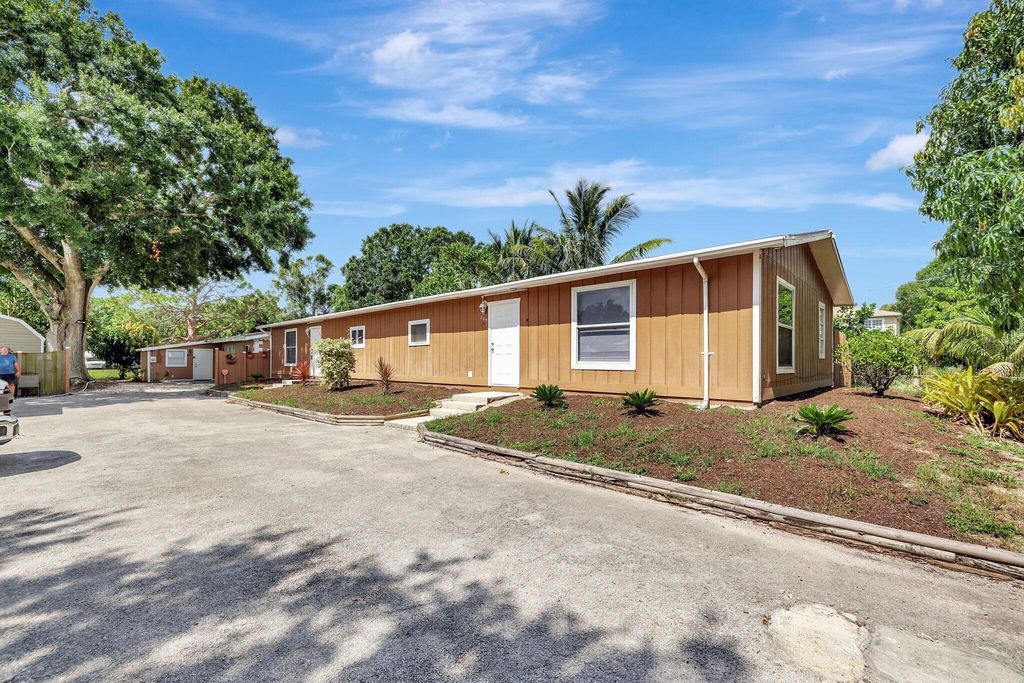 Photo of 201 Dixieland Drive, Fort Pierce, FL 34982 (MLS # R10995339)