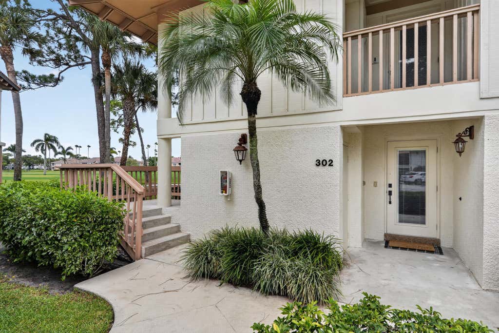 Photo of 302 BRACKENWOOD CIR, Palm Beach Gardens, FL 33418 (MLS # B26061904)