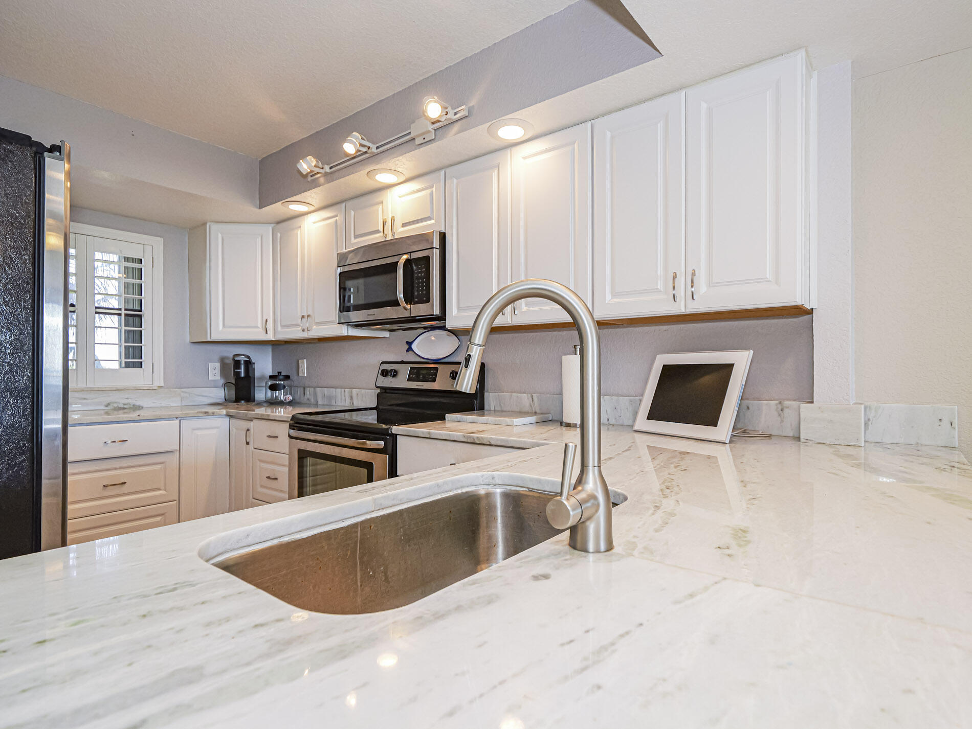 SEA PALMS CONDOMINIUM - Residential