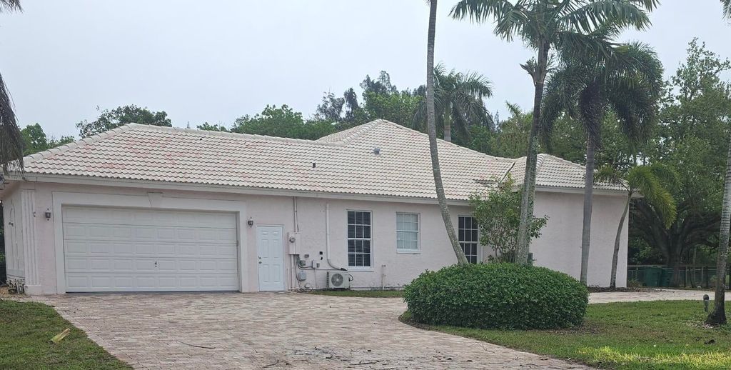 Photo of 16730 Griffin Road, Southwest Ranches, FL 33331 (MLS # B26003645)