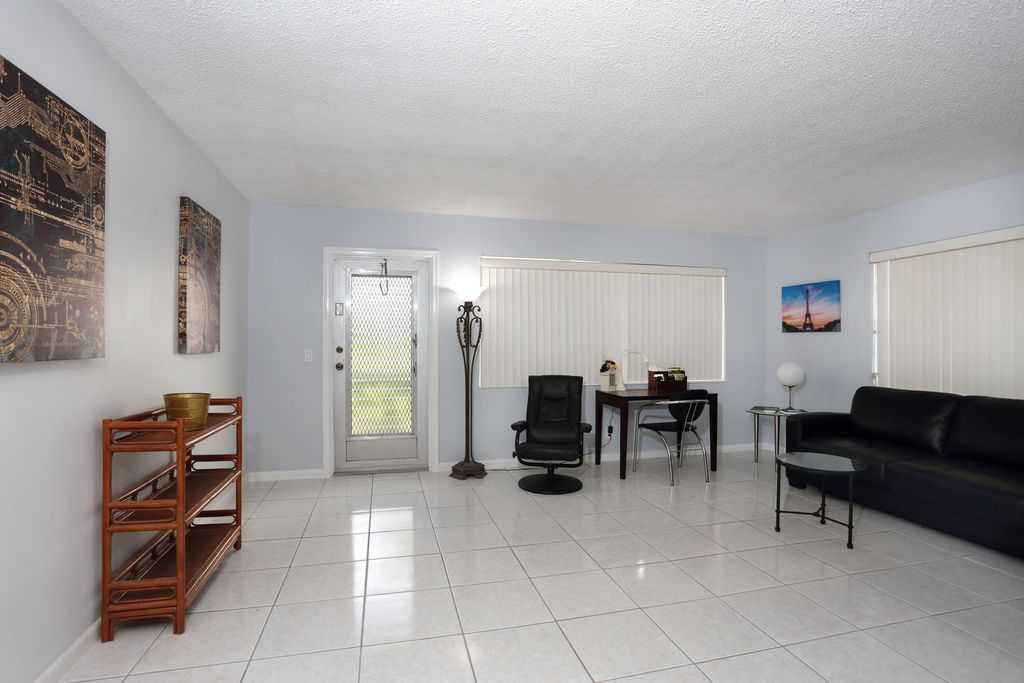 Photo of 331 Windsor O, West Palm Beach, FL 33417 (MLS # B26026164)