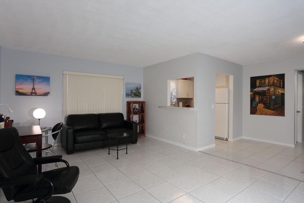 Photo of 331 Windsor O, West Palm Beach, FL 33417 (MLS # B26026164)