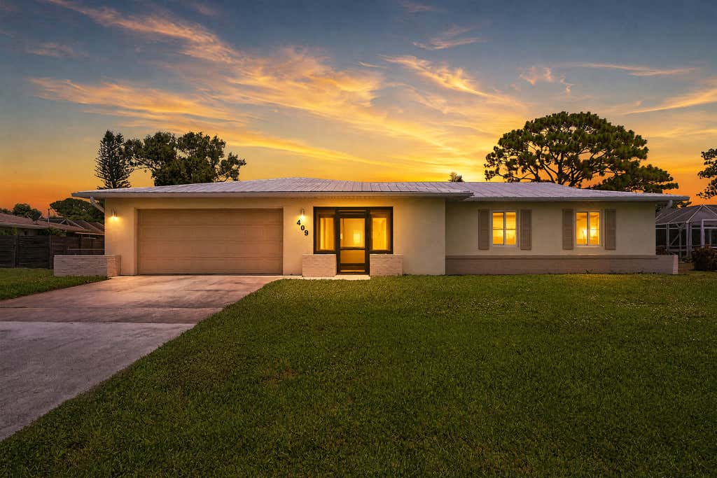 Photo of 409 SE Gasparilla Avenue, Port Saint Lucie, FL 34983 (MLS # B26051755)