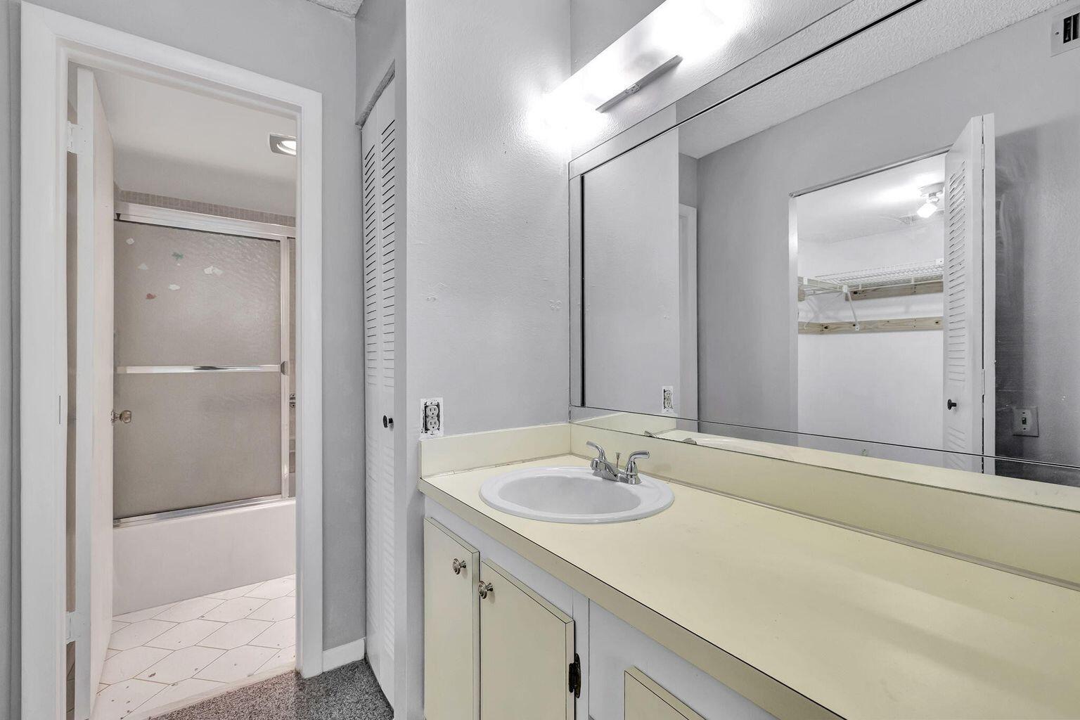LIME BAY CONDOMINIUM 8 - Residential Lease