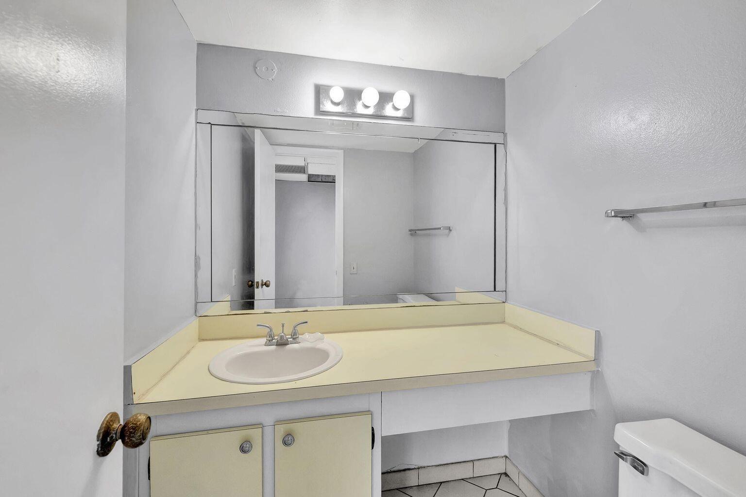 LIME BAY CONDOMINIUM 8 - Residential Lease