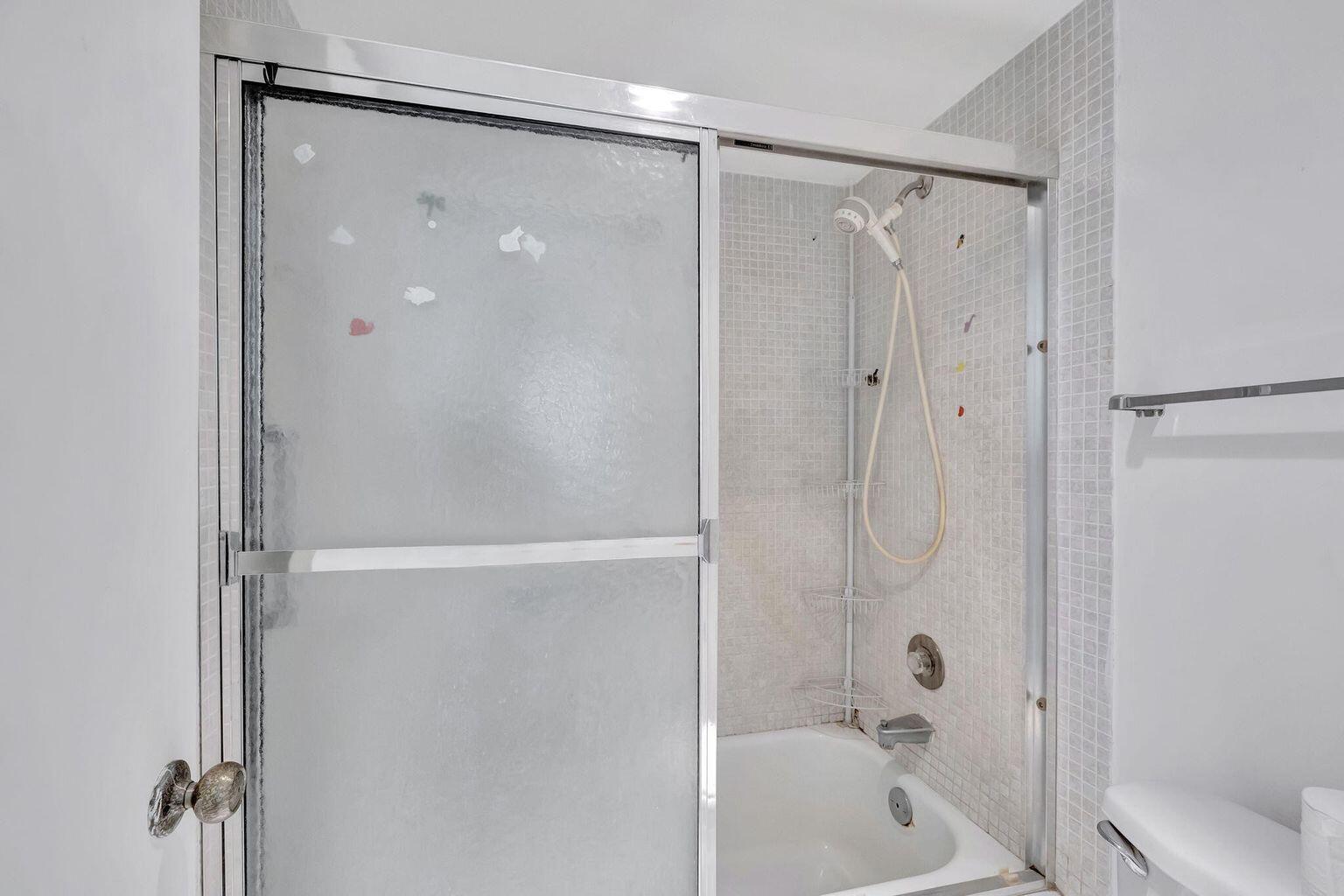 LIME BAY CONDOMINIUM 8 - Residential Lease