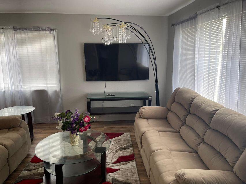 1105 W 34th Street, Riviera Beach, FL, 33404/$410,000 2 1105 W 34th Street