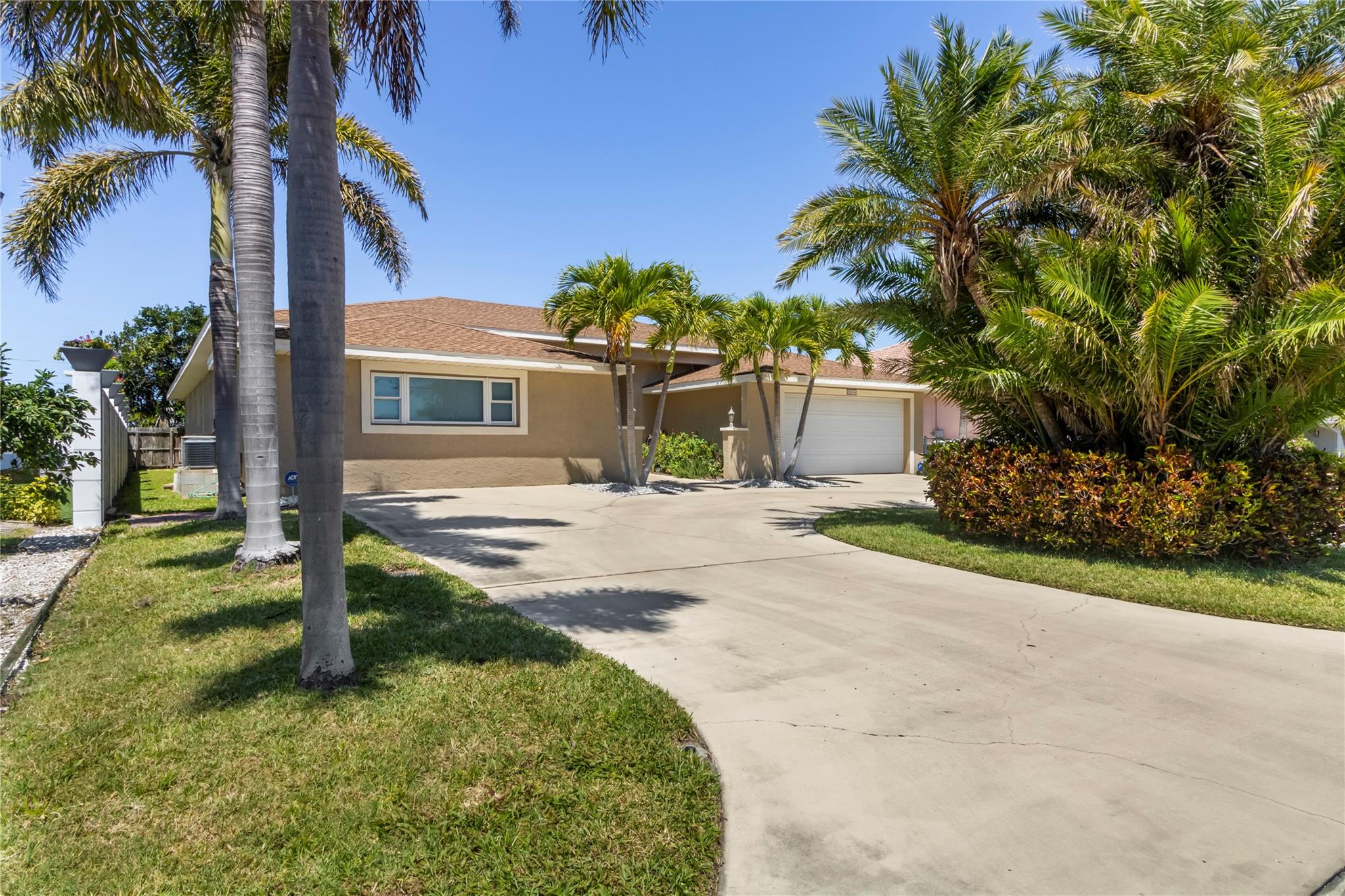 2504 Hibiscus Dr. W
