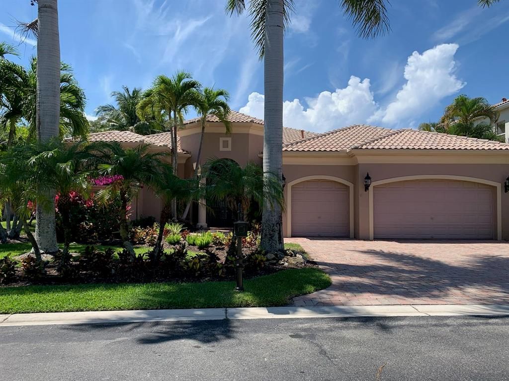Photo of 125 Vizcaya Estates Drive, Palm Beach Gardens, FL 33418 (MLS # R10715219)