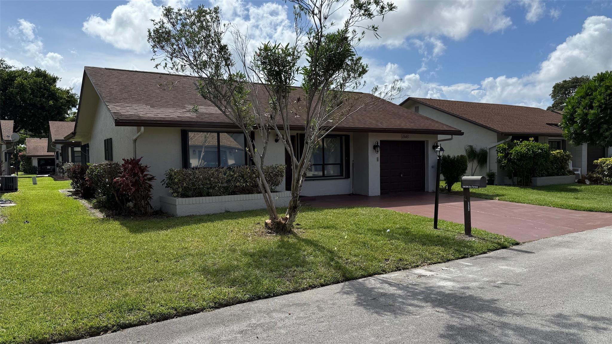 1545 SW 23rd Ter, Deerfield Beach, FL, 33442/$328,777 1 1545 SW 23rd Ter