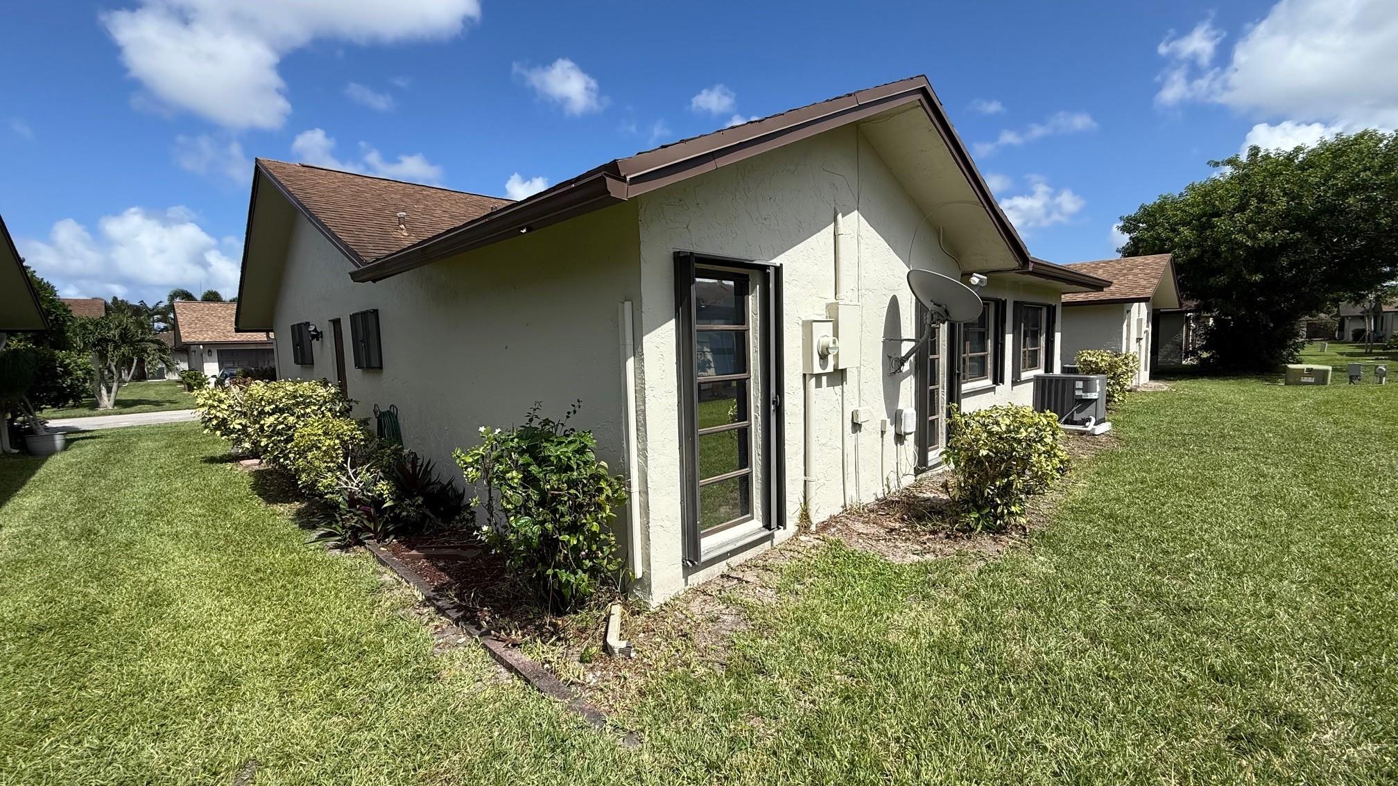 1545 SW 23rd Ter, Deerfield Beach, FL, 33442/$328,777 2 1545 SW 23rd Ter