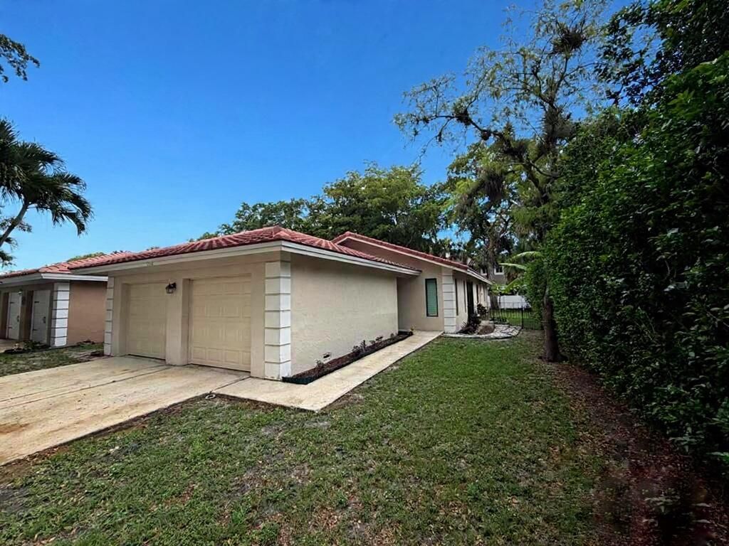 Photo of 1512 NW 93rd Terrace, Coral Springs, FL 33071 (MLS # B26022199)