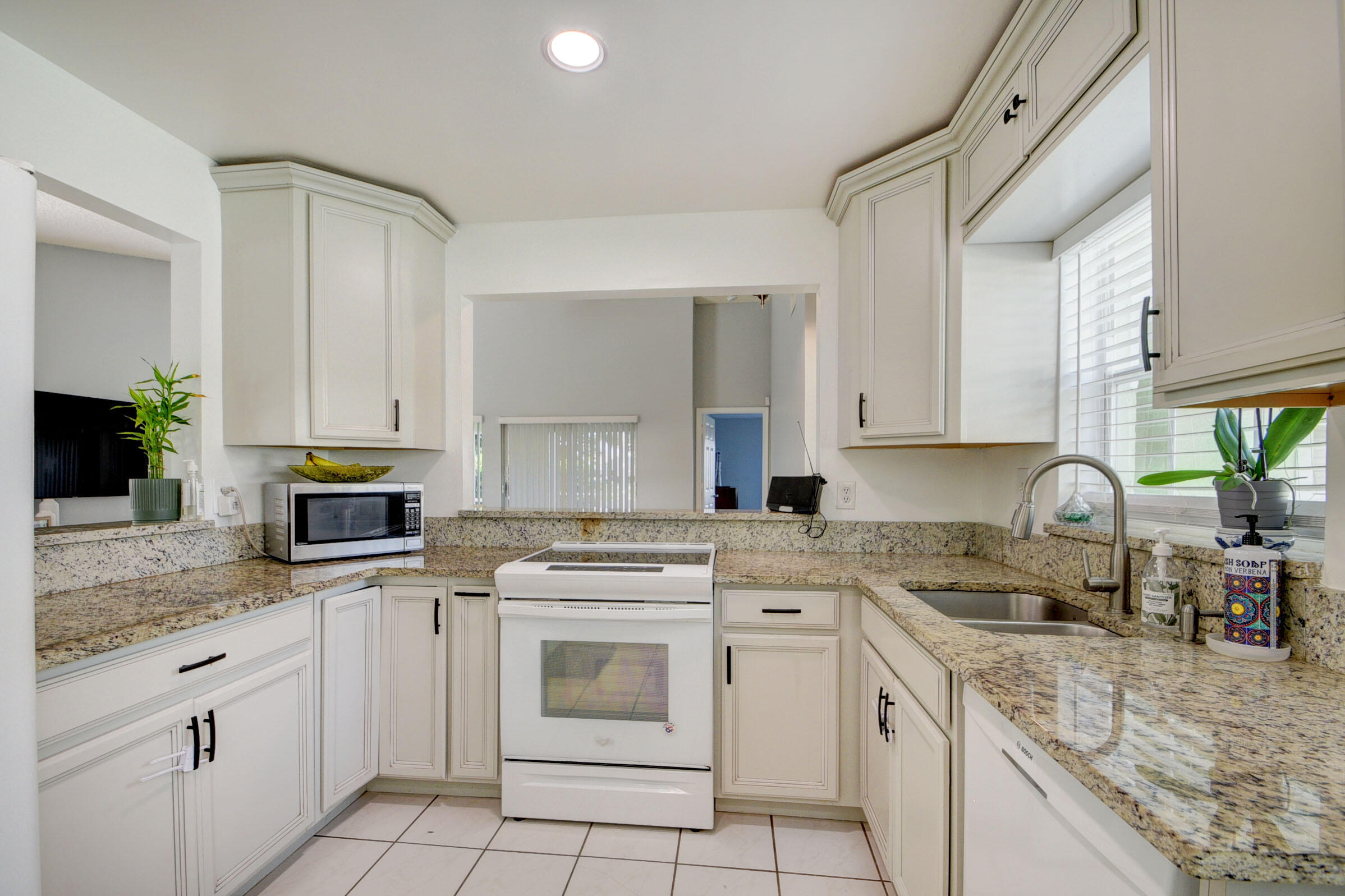 LAKEFIELD OF THE LANDINGS AT WELLINGTON 2B - Residential