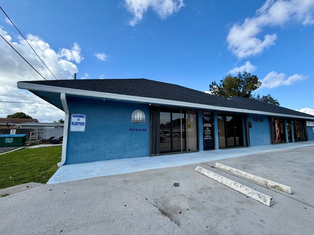 Photo of 4259 10th Avenue N, Lake Worth Beach, FL (MLS # B26032310)