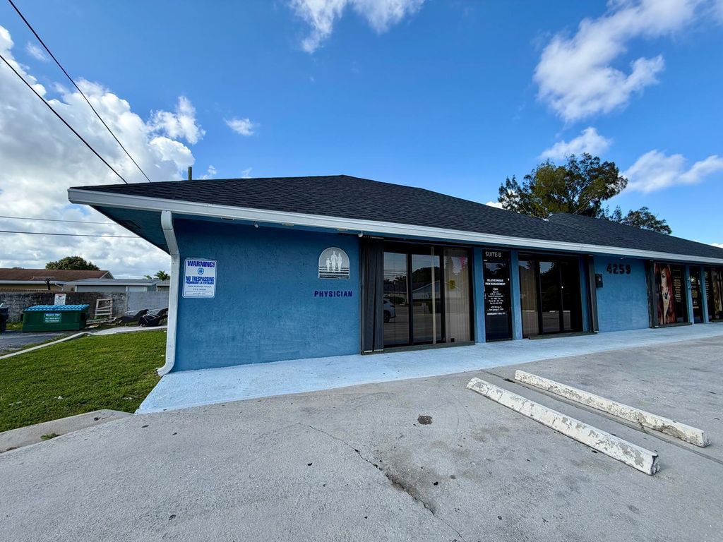 Photo of 4259 10th Avenue N, Lake Worth Beach, FL (MLS # B26032310)
