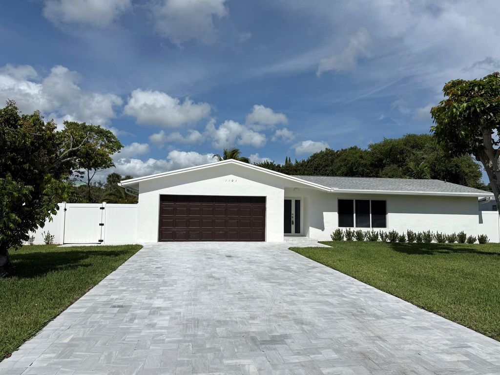 Photo of 1101 NW 5th Avenue, Boca Raton, FL 33432 (MLS # R11090545)