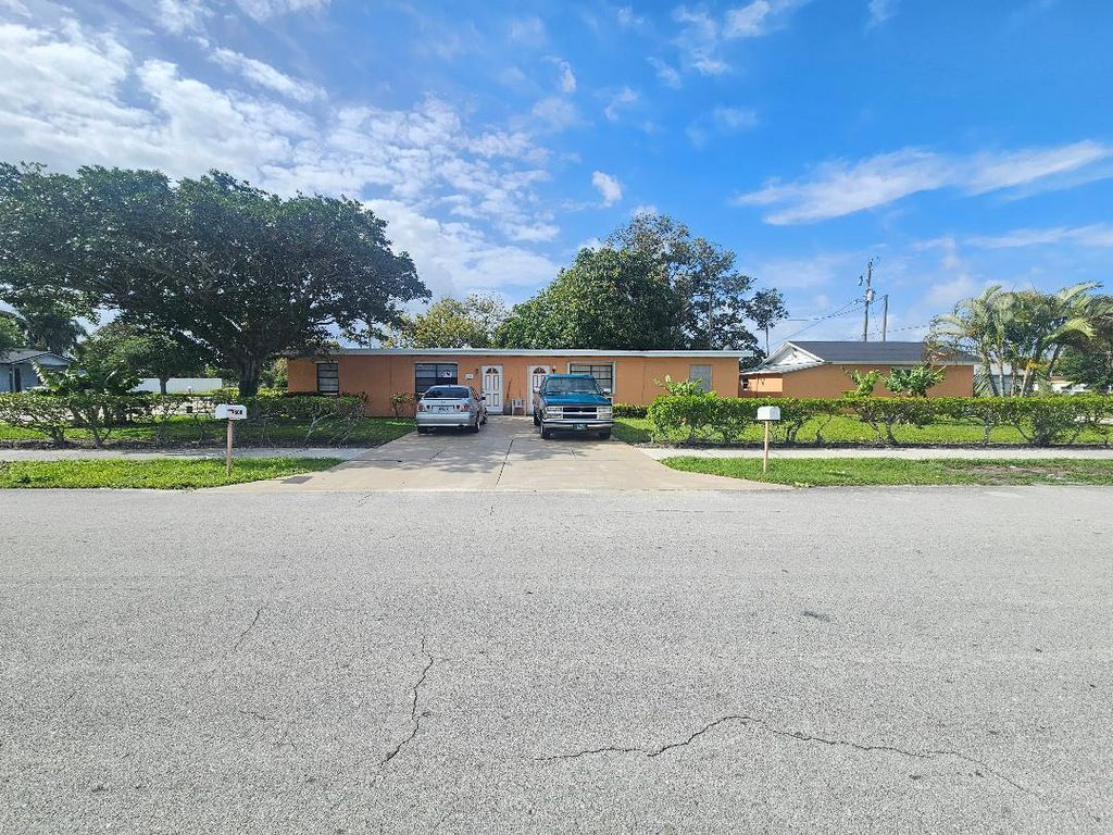 Photo of 800 NW 1st Street, Delray Beach, FL 33444 (MLS # B26016087)