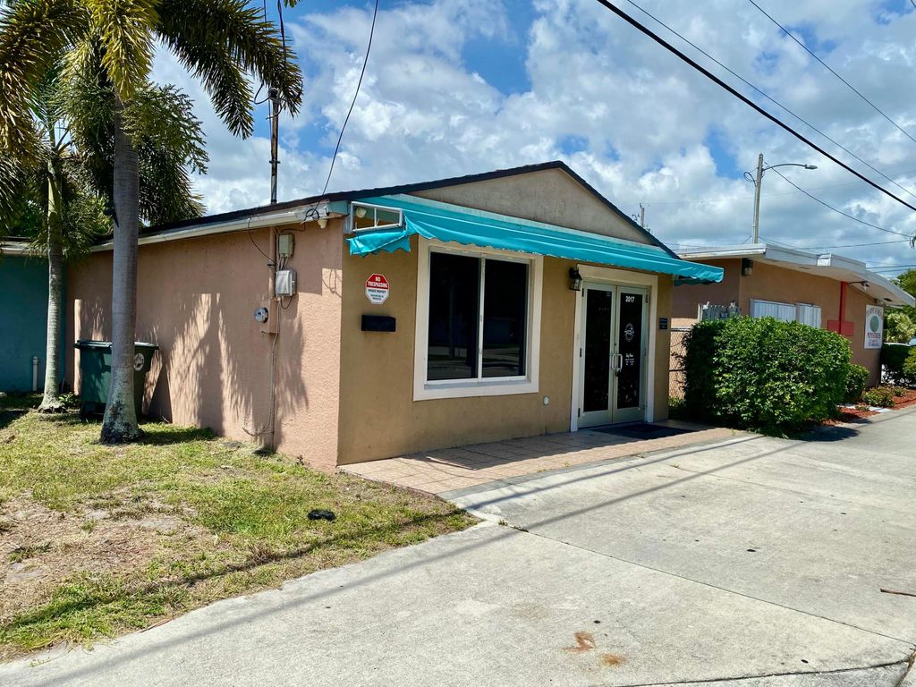 Photo of 2017 Avenue D, Fort Pierce, FL 34950 (MLS # R11099780)