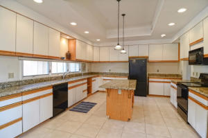 JUPITER HILLS VILLAGE - Residential