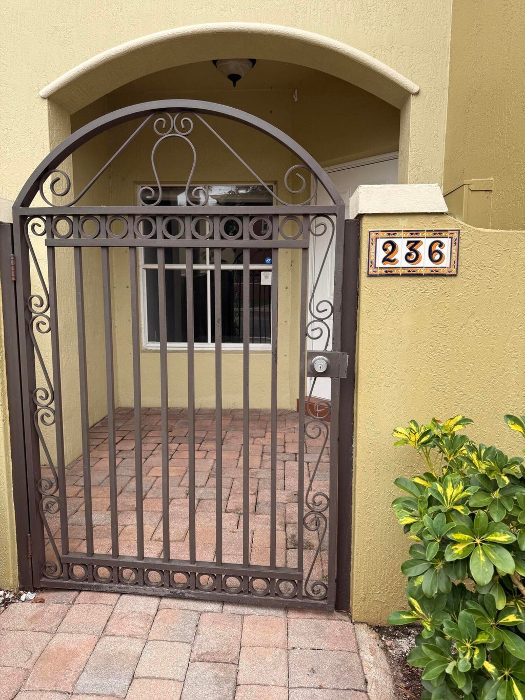 Photo of 236 Lake Monterey Circle, Boynton Beach, FL 33426 (MLS # B26078162)