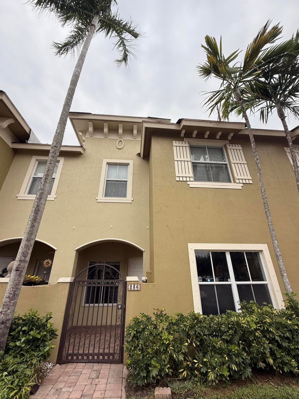Photo of 236 Lake Monterey Circle, Boynton Beach, FL 33426 (MLS # B26078162)