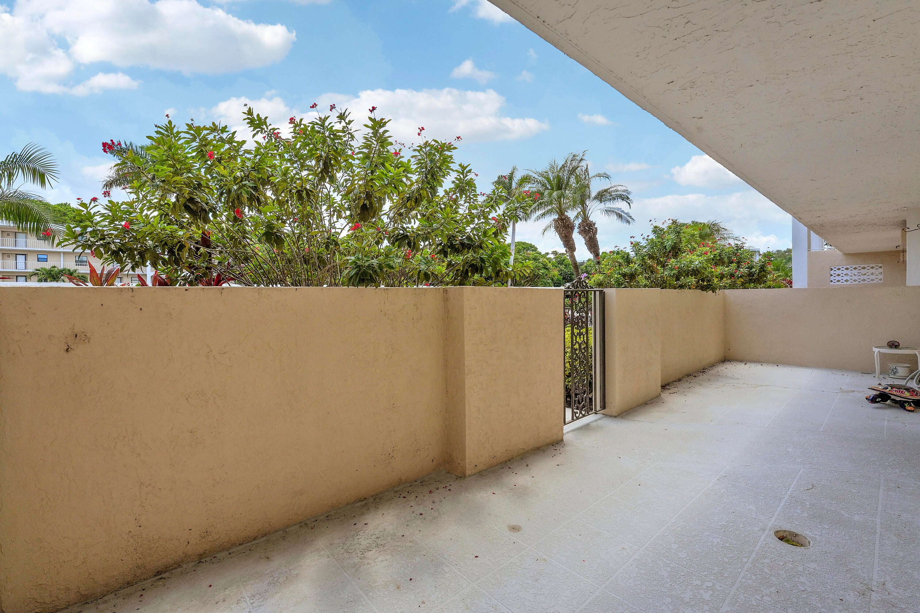 300 N HIGHWAY A1A 105J