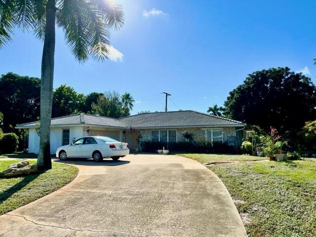 Photo of 1360 SW 27th Avenue, Boynton Beach, FL 33426 (MLS # R10763006)