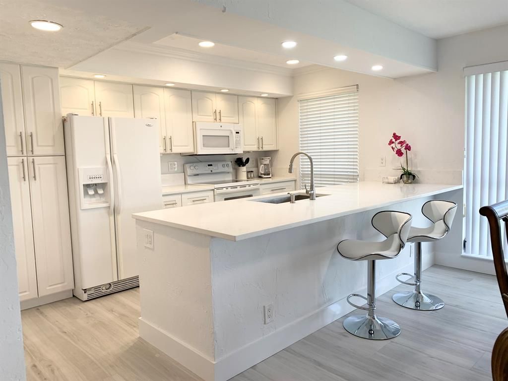 Photo of 655 Brackenwood Cv Cove #655, Palm Beach Gardens, FL 33418 (MLS # R10704541)