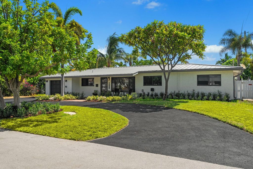 Photo of 3246 NE 27th Ter, Lighthouse Point, FL 33064 (MLS # F10522780)