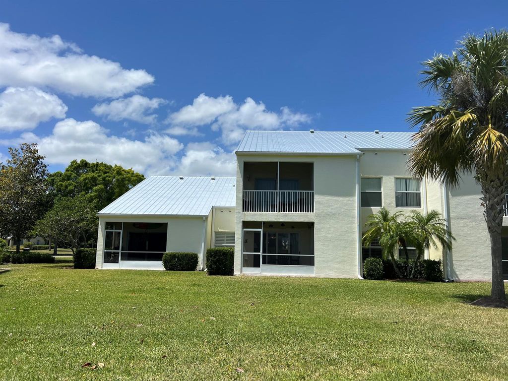 Photo of 4220 Gator Trace Avenue #5e, Fort Pierce, FL 34982 (MLS # R11082791)