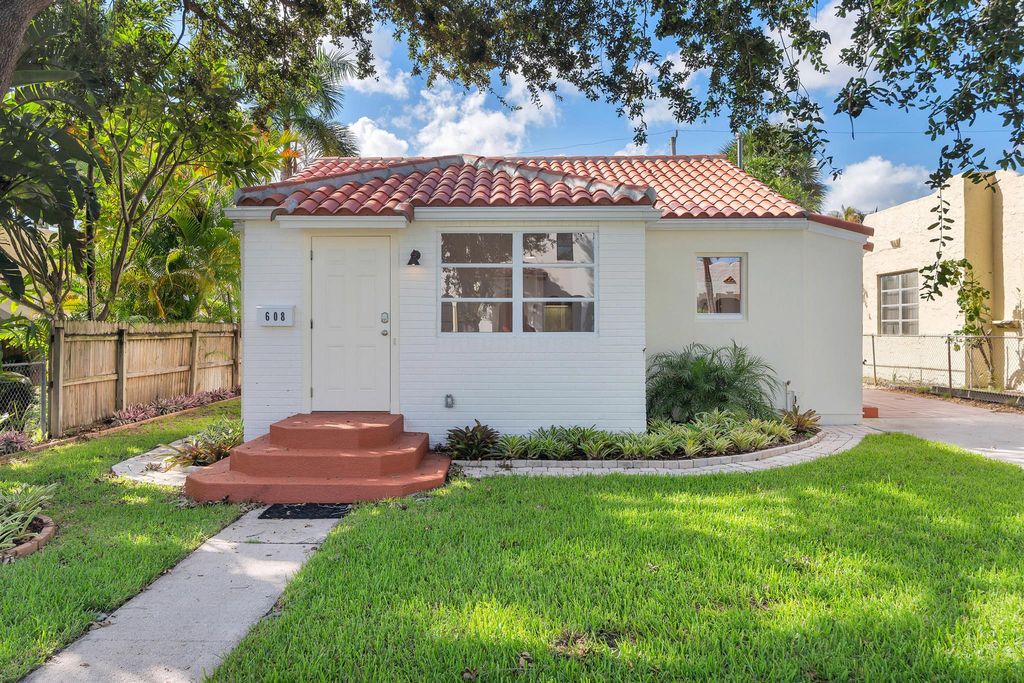 Photo of 608 Sunset Road, West Palm Beach, FL 33401 (MLS # R11099973)