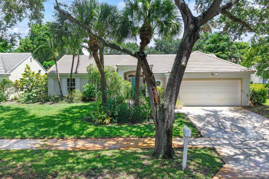 Photo of 3715 Lancewood Place, Delray Beach, FL 33445 (MLS # B26049928)