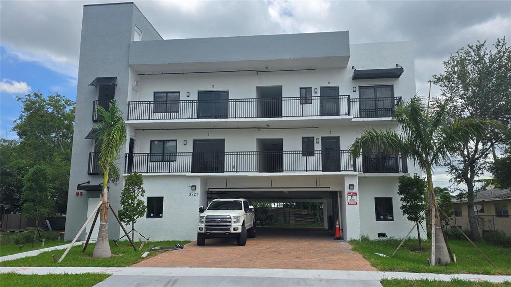 Photo of 3721 SW 12th Place #3, Fort Lauderdale, FL 33312 (MLS # F10508550)