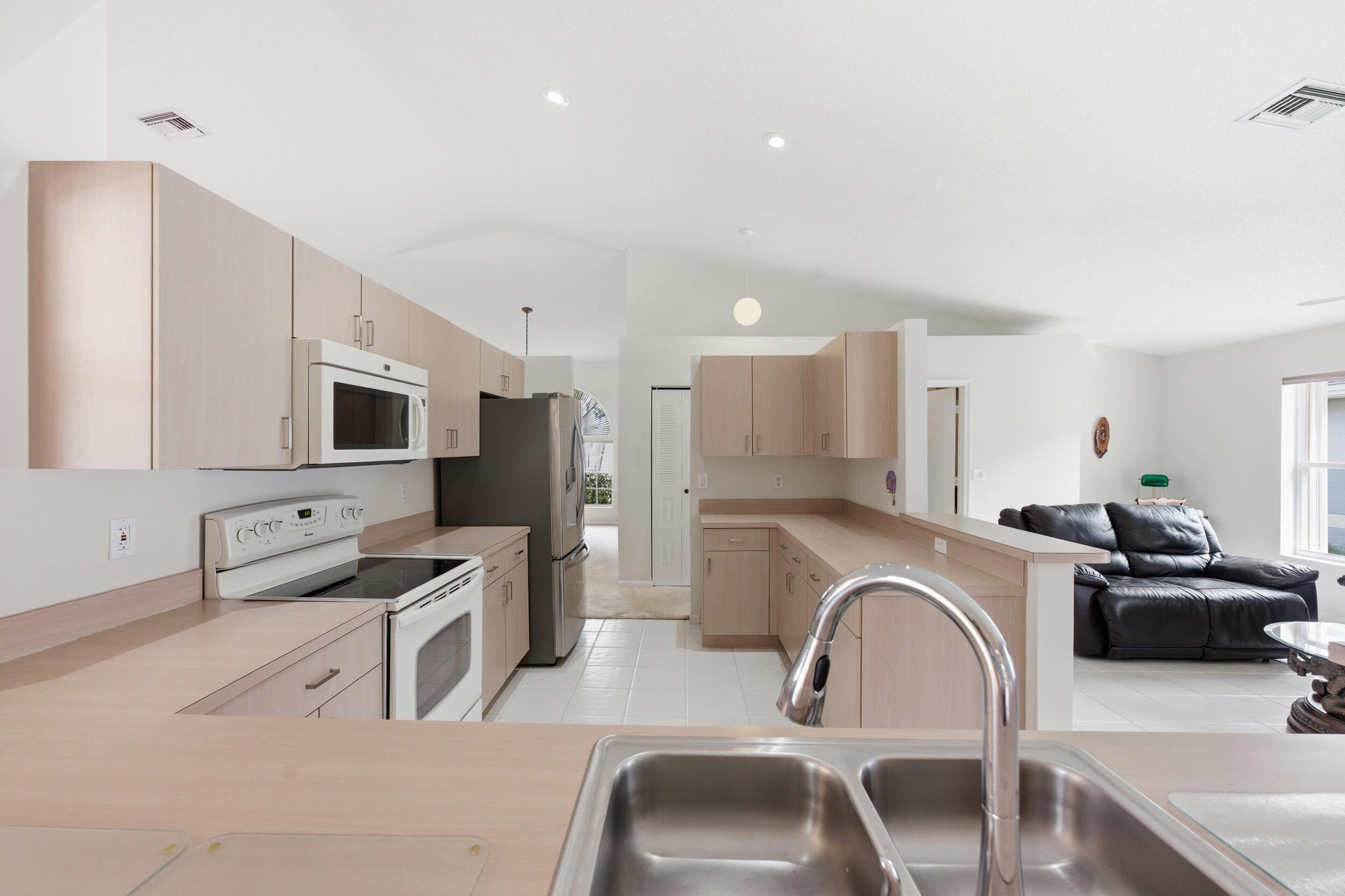 RAINBOW LAKES TR B PH 1 - Residential