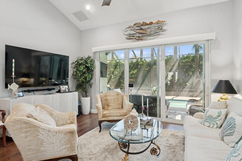 225 Diamante Way