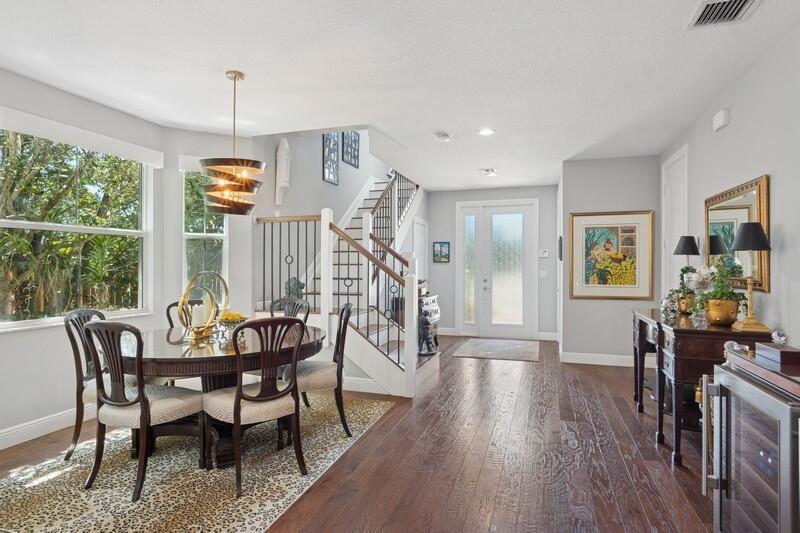 225 Diamante Way