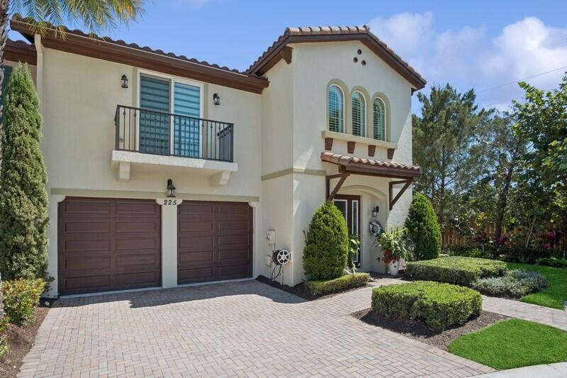 225 Diamante Way