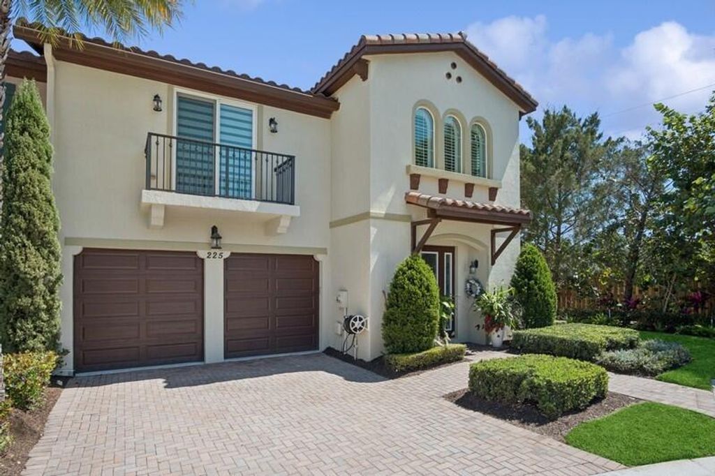 Photo of 225 Diamante Way, Jupiter, FL 33477 (MLS # R11104649)