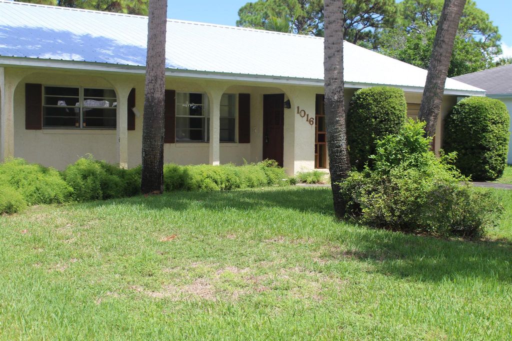 Photo of 1016 Jamaica Avenue, Fort Pierce, FL 34982 (MLS # R11079501)