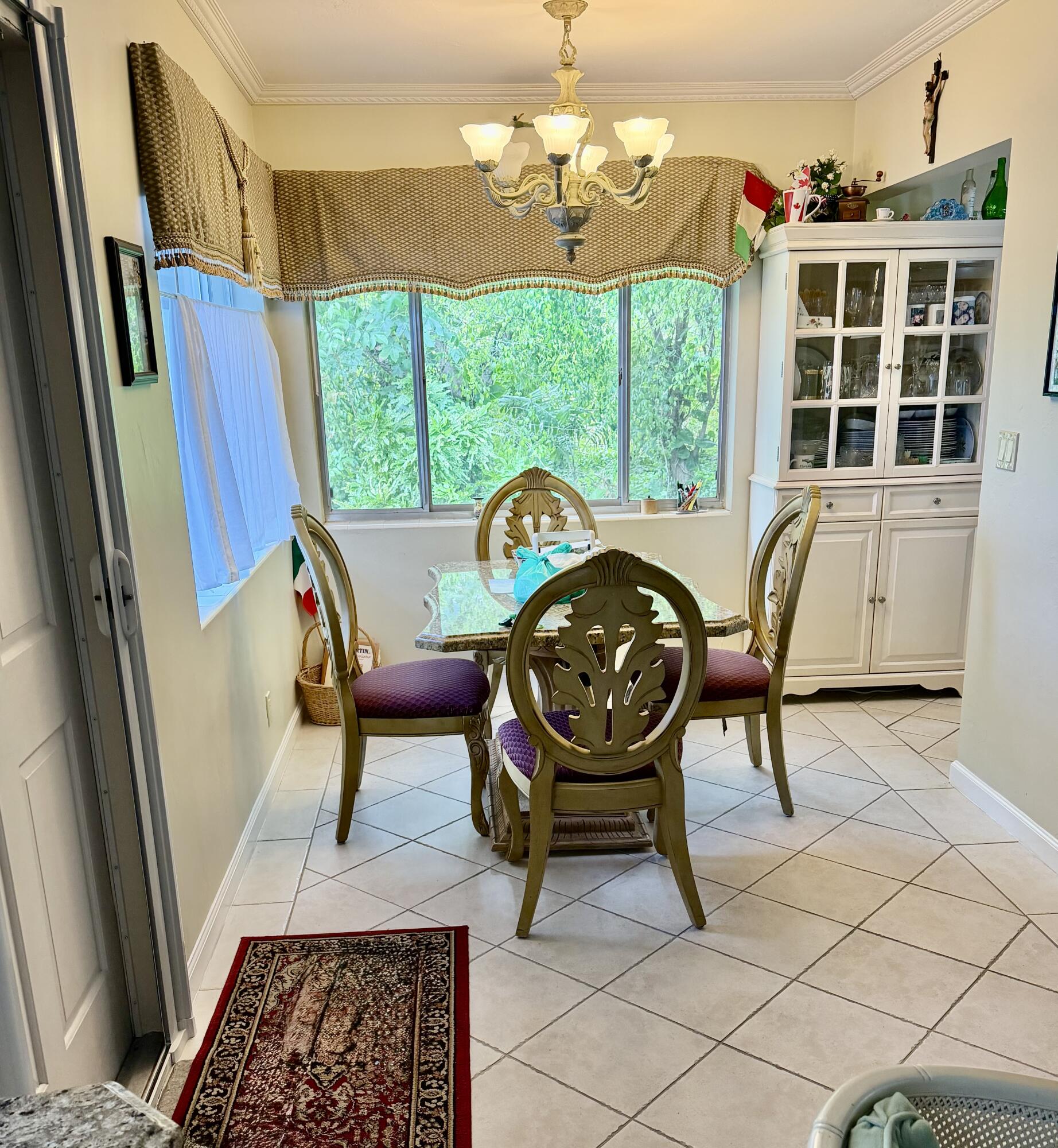 3402 Cynthia Lane 218