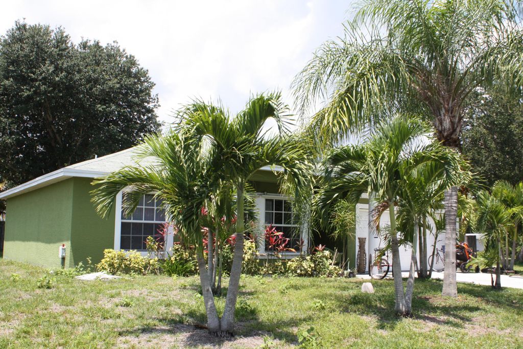 Photo of 2474 SE Renick Avenue, Port Saint Lucie, FL 34952 (MLS # R10800137)