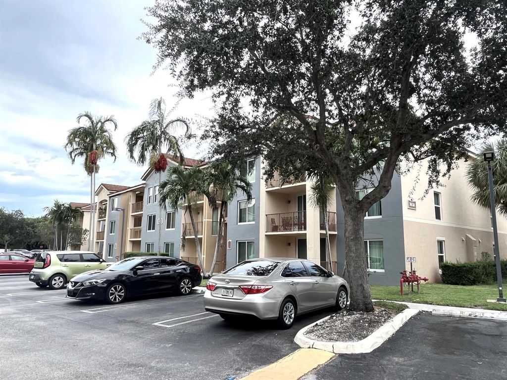 Photo of 705 Villa Circle, Boynton Beach, FL 33435 (MLS # R10915245)