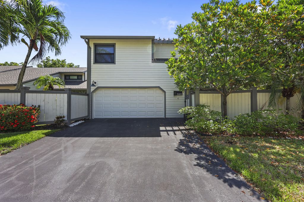 Photo of 13400 Bedford Mews Court, Wellington, FL 33414 (MLS # B26042991)