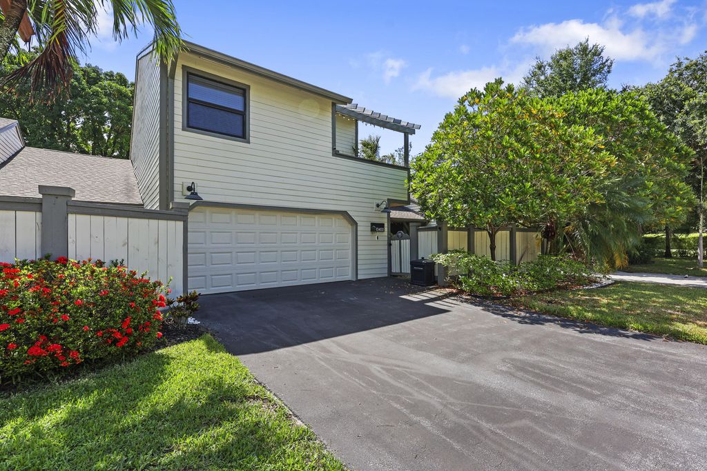 Photo of 13400 Bedford Mews Court, Wellington, FL 33414 (MLS # B26042991)