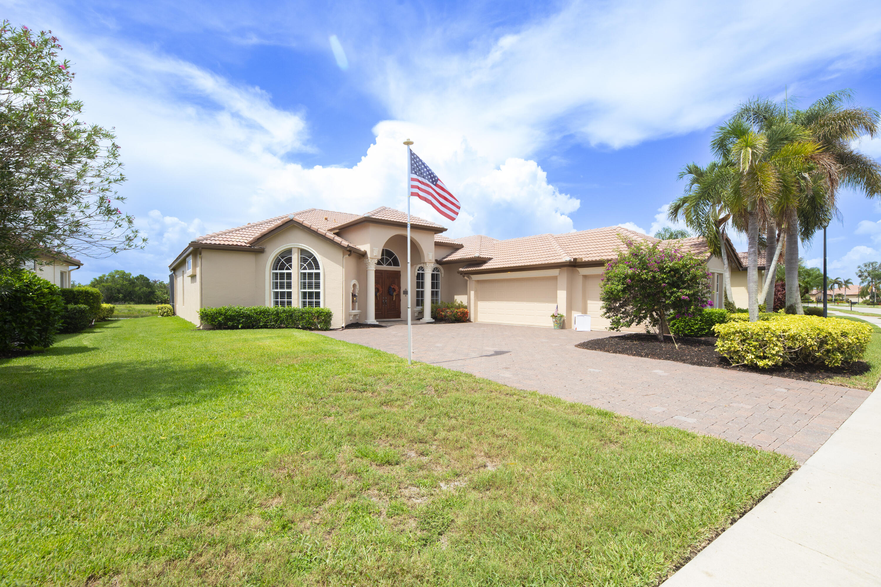 923 SW Grand Reserves Boulevard