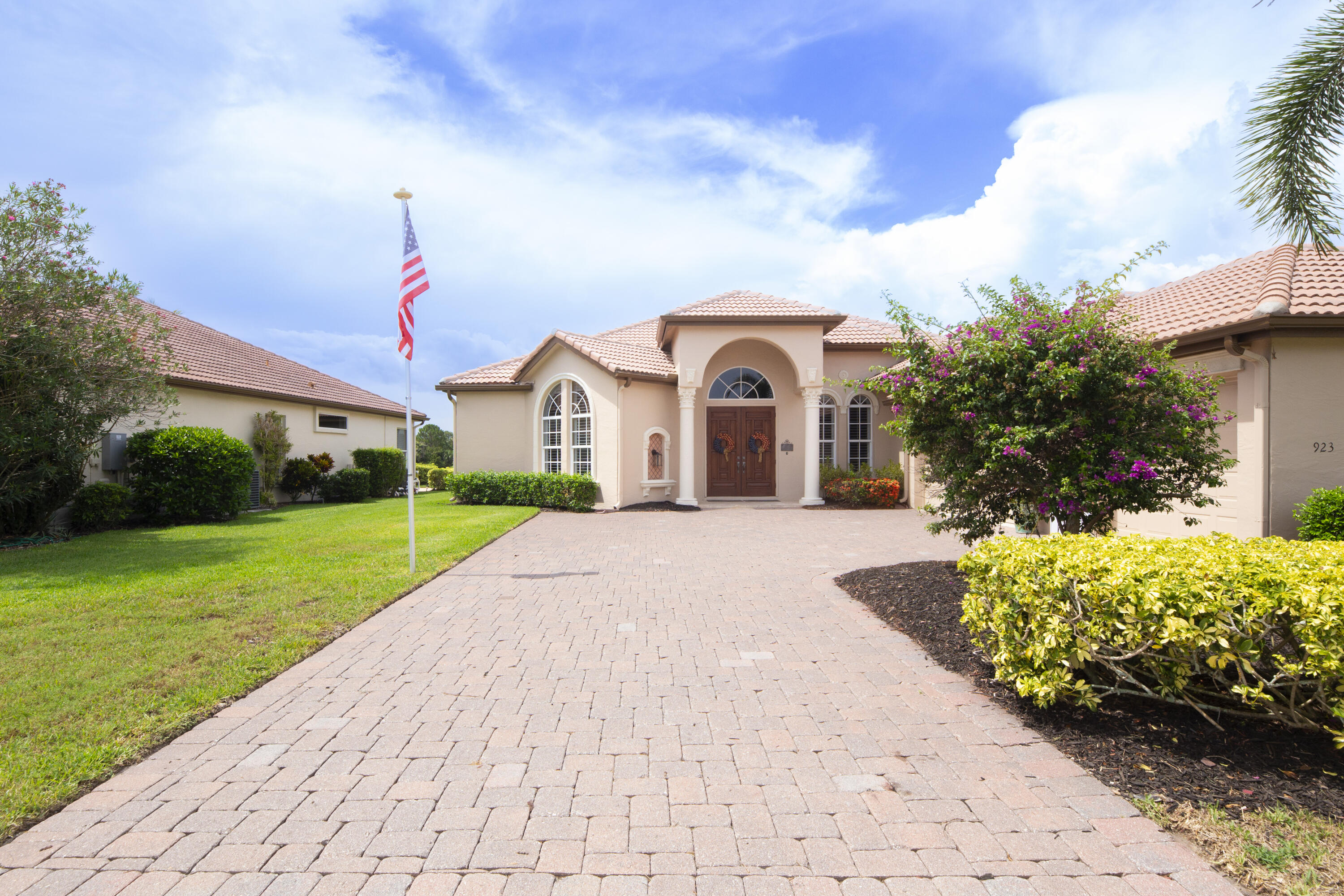 923 SW Grand Reserves Boulevard