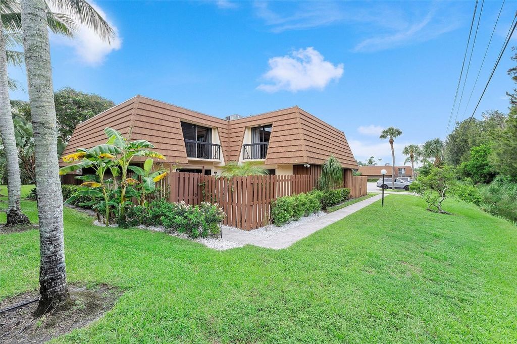 Photo of 825 Center Street #4D, Jupiter, FL 33458 (MLS # F10459122)