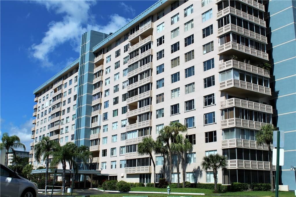 Photo of 4001 Hillcrest Dr #909, Hollywood, FL 33021 (MLS # F10305582)