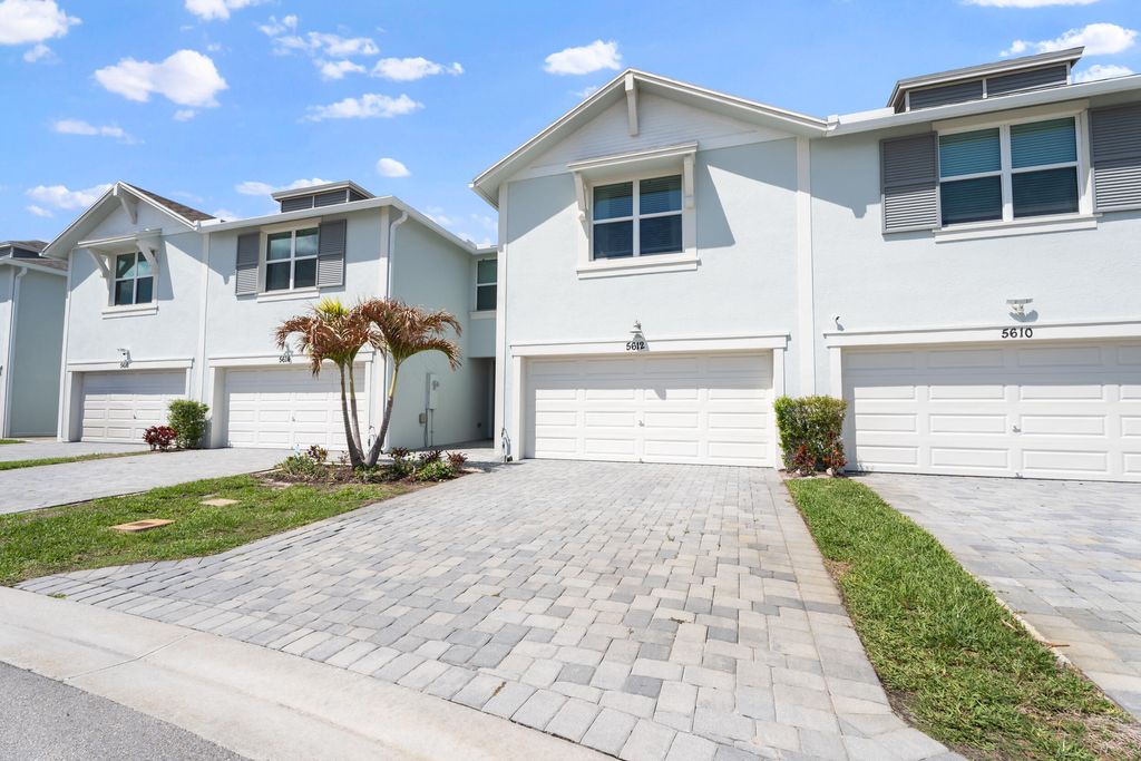 Photo of 5612 SE Edgewater Circle, Stuart, FL 34997 (MLS # B26026116)